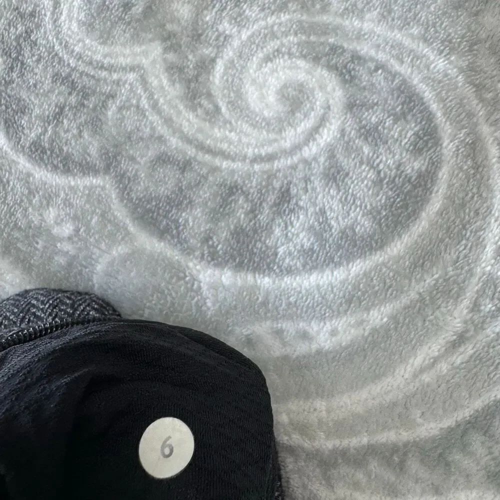 Women's Lululemon Think Fast Pullover - Picture 6 of 6